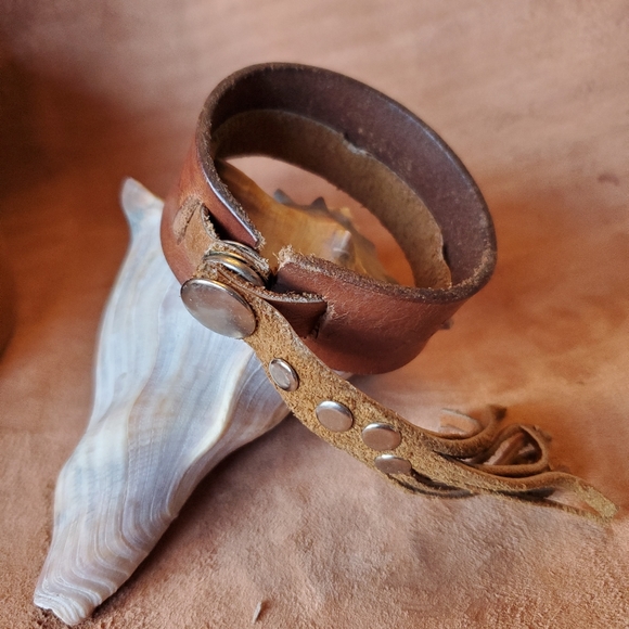 Brown leather adjustable cuff with tassel - Picture 1 of 2